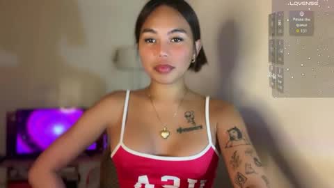 Snapshot of petitegirlx69 chatting on October 24, 9:16 am miss lisa online show from October 24, 9:16 am