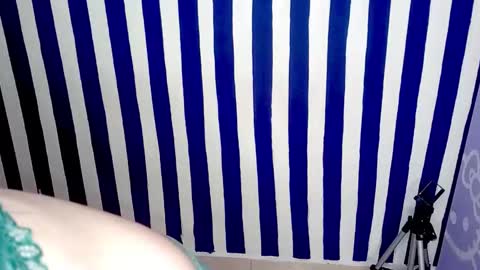 danna online show from March 31, 5:07 am