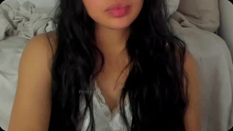 Snapshot of petitgirl_ chatting on February 24, 2:38 am  J A S S  online show from February 24, 2:38 am