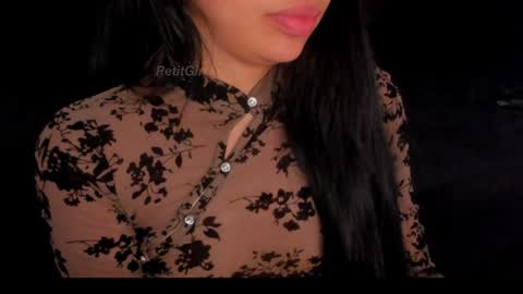 Snapshot of petitgirl_ chatting on December 18, 8:14 pm  J A S S  online show from December 18, 8:14 pm