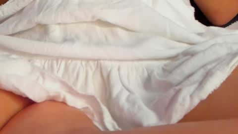 Snapshot of petitgirl_ chatting on February 7, 8:20 pm  J A S S  online show from February 7, 8:20 pm