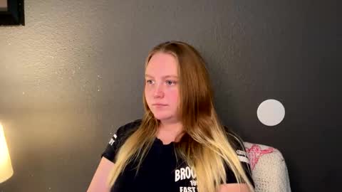 Snapshot of phatassblond chatting on February 23, 5:56 pm PhatAssBlond online show from February 23, 5:56 pm