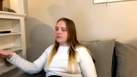 Snapshot of phatassblond chatting on February 16, 1:49 am PhatAssBlond online show from February 16, 1:49 am