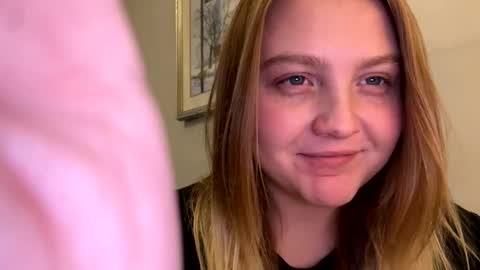Snapshot of phatassblond chatting on December 30, 9:19 pm PhatAssBlond online show from December 30, 9:19 pm