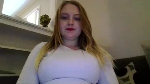 Snapshot of phatassblond chatting on February 7, 9:58 pm PhatAssBlond online show from February 7, 9:58 pm