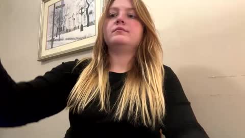 Snapshot of phatassblond chatting on January 9, 6:26 pm PhatAssBlond online show from January 9, 6:26 pm