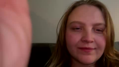 Snapshot of phatassblond chatting on February 13, 4:32 am PhatAssBlond online show from February 13, 4:32 am