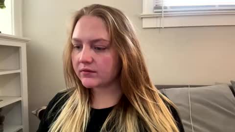 Snapshot of phatassblond chatting on February 17, 5:44 pm PhatAssBlond online show from February 17, 5:44 pm
