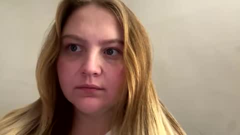 Snapshot of phatassblond chatting on January 8, 3:50 pm PhatAssBlond online show from January 8, 3:50 pm
