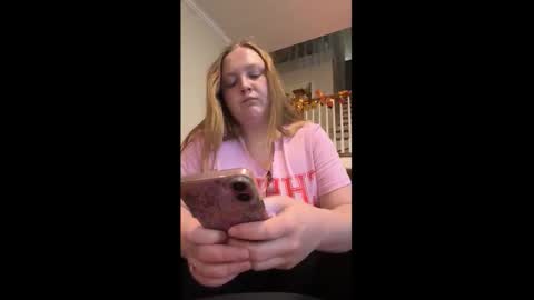 Snapshot of phatassblond chatting on October 20, 10:13 pm PhatAssBlond online show from October 20, 10:13 pm