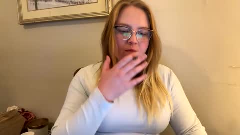 Snapshot of phatassblond chatting on January 29, 9:17 pm PhatAssBlond online show from January 29, 9:17 pm