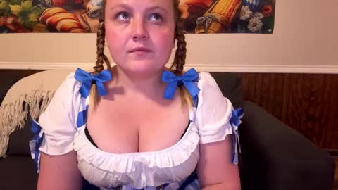 Snapshot of phatassblond chatting on September 29, 11:32 pm PhatAssBlond online show from September 29, 11:32 pm