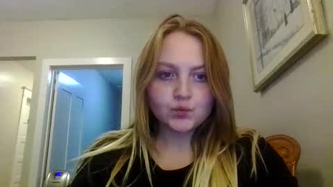 Snapshot of phatassblond chatting on December 27, 2:36 am PhatAssBlond online show from December 27, 2:36 am