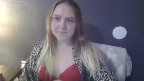 Snapshot of phatassblond chatting on March 7, 4:00 pm PhatAssBlond online show from March 7, 4:00 pm