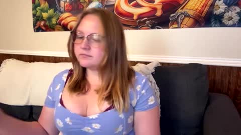 Snapshot of phatassblond chatting on September 22, 2:15 pm PhatAssBlond online show from September 22, 2:15 pm