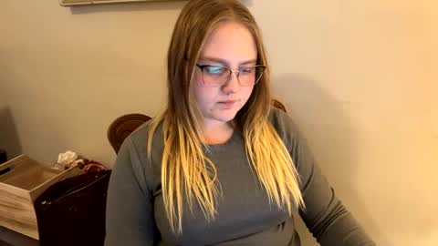 Snapshot of phatassblond chatting on January 29, 4:26 am PhatAssBlond online show from January 29, 4:26 am
