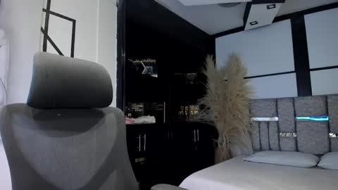 phoenixblond online show from May 10, 3:52 am