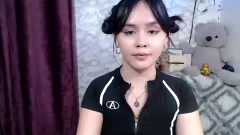 Ms Pia online show from March 1, 8:19 pm