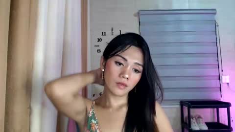 Pia online show from April 18, 7:58 pm