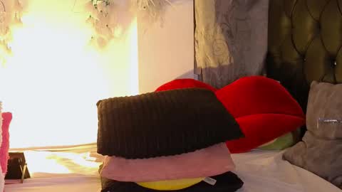  PIA FISHER  online show from February 8, 2:26 am