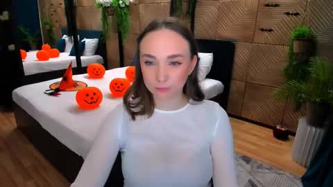 Emelie online show from November 2, 10:18 am