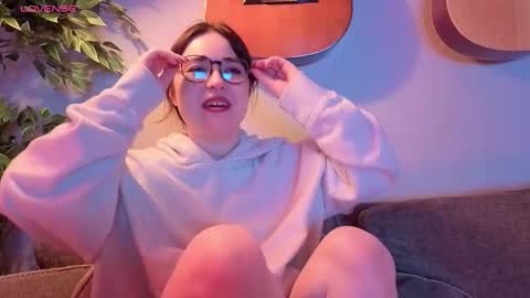 PilloGoddess online show from January 7, 3:10 am