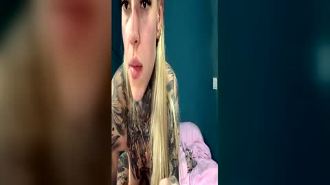 PinaFox online show from April 25, 11:46 am