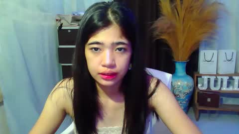 Snapshot of pinaycutie_sylvia chatting on October 26, 11:55 pm Via online show from October 26, 11:55 pm