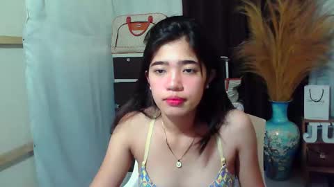 Snapshot of pinaycutie_sylvia chatting on October 12, 5:32 am Via online show from October 12, 5:32 am