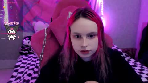 Snapshot of pineapple_dope chatting on October 7, 11:53 pm Nancy online show from October 7, 11:53 pm