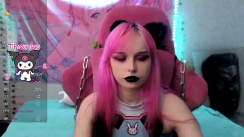 Snapshot of pineapple_dope chatting on December 19, 6:23 pm Nancy online show from December 19, 6:23 pm