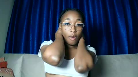 PinkyAura online show from June 19, 9:40 pm