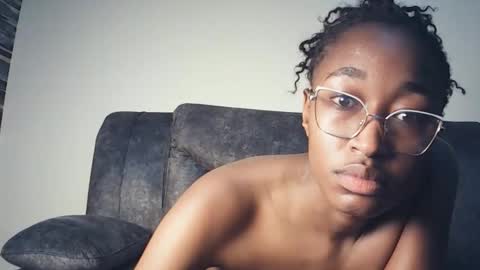 PinkyAura online show from March 18, 8:41 am