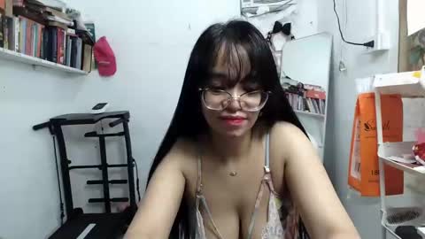 Snapshot of pinkyrosexx chatting on January 25, 11:43 pm Rose online show from January 25, 11:43 pm