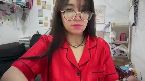 Snapshot of pinkyrosexx chatting on October 16, 9:45 am Rose online show from October 16, 9:45 am
