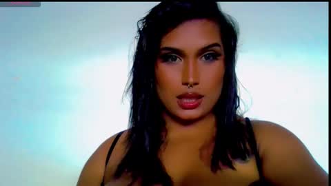 Snapshot of pocahontasexxy chatting on October 28, 9:37 am DaniellaBaby online show from October 28, 9:37 am