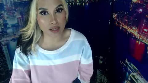 Snapshot of pocahontasexxy chatting on December 29, 4:59 am DaniellaBaby online show from December 29, 4:59 am