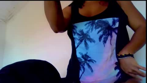 Snapshot of pocahontasexxy chatting on September 25, 8:24 am DaniellaBaby online show from September 25, 8:24 am