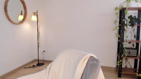 Polly online show from August 3, 10:48 pm