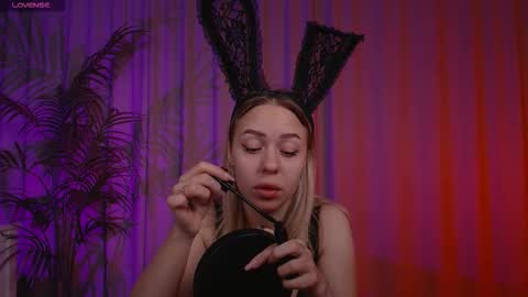 Snapshot of pooja_hegde chatting on October 8, 1:21 am Eva online show from October 8, 1:21 am