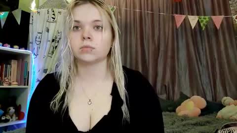 KarenChan online show from March 7, 5:31 pm