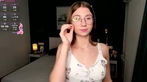 Elizabeth online show from October 20, 6:55 pm