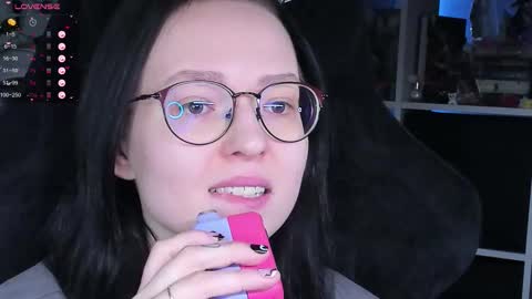 Robyn online show from November 8, 9:20 pm