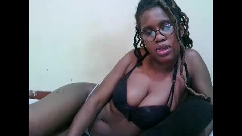 pretty_mellan online show from March 11, 4:41 am