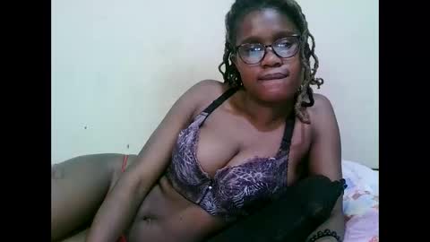 pretty_mellan online show from March 7, 9:07 am