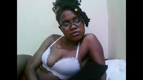 pretty_mellan online show from January 26, 8:45 pm