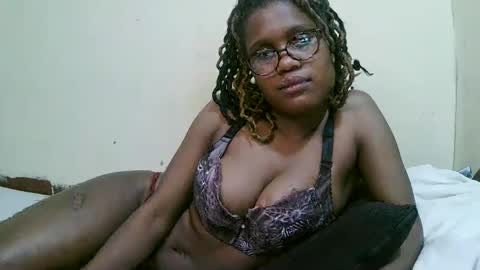 pretty_mellan online show from March 6, 6:48 pm