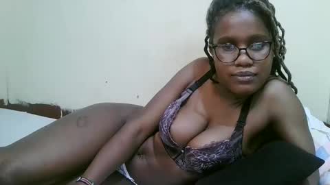 pretty_mellan online show from February 17, 10:05 pm