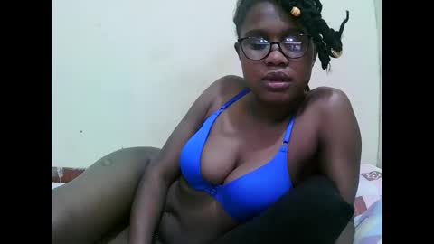 pretty_mellan online show from February 4, 6:46 am
