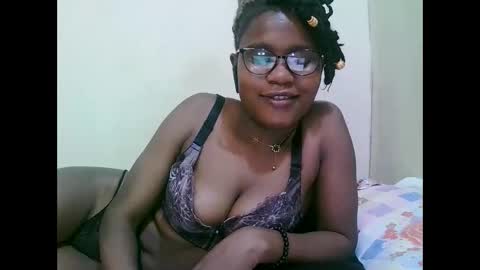 pretty_mellan online show from January 22, 7:03 am